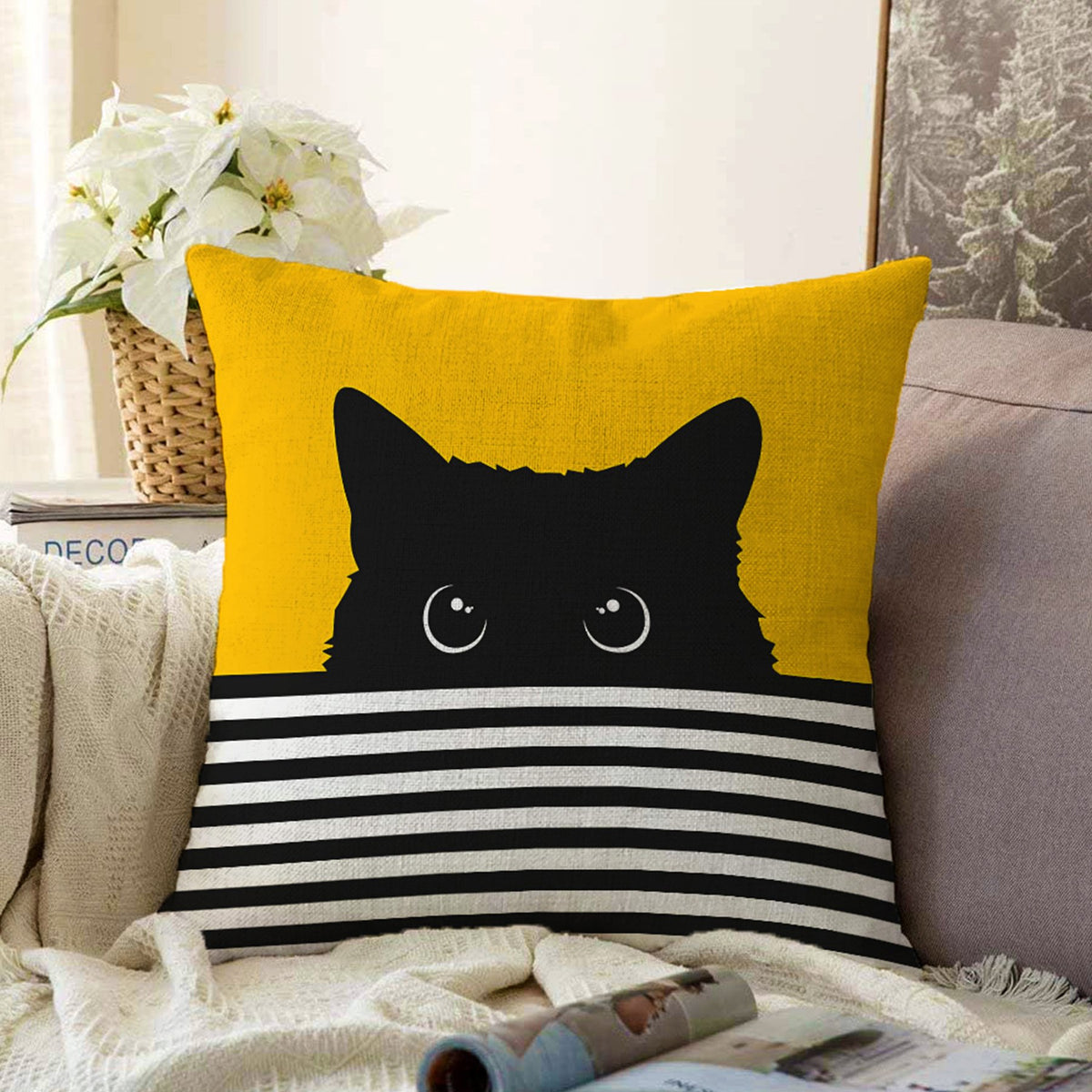 Sarı Zemin Çizgili Motif Kara Kedi Tasarımlı Modern Şönil Yastık Kırlent Kılıfı